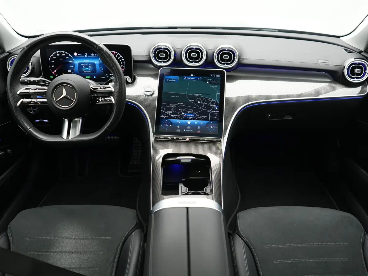 300 e AMG Line PHEV 313pk Dealer O.H | Trekhaak Af Fabriek | Panodak | Alcatara Sportstoelen Memory & Verwarmd | 360 Camera | Adaptive Cruise | Digital LED | BLIS | Sfeerverlichting | Apple 