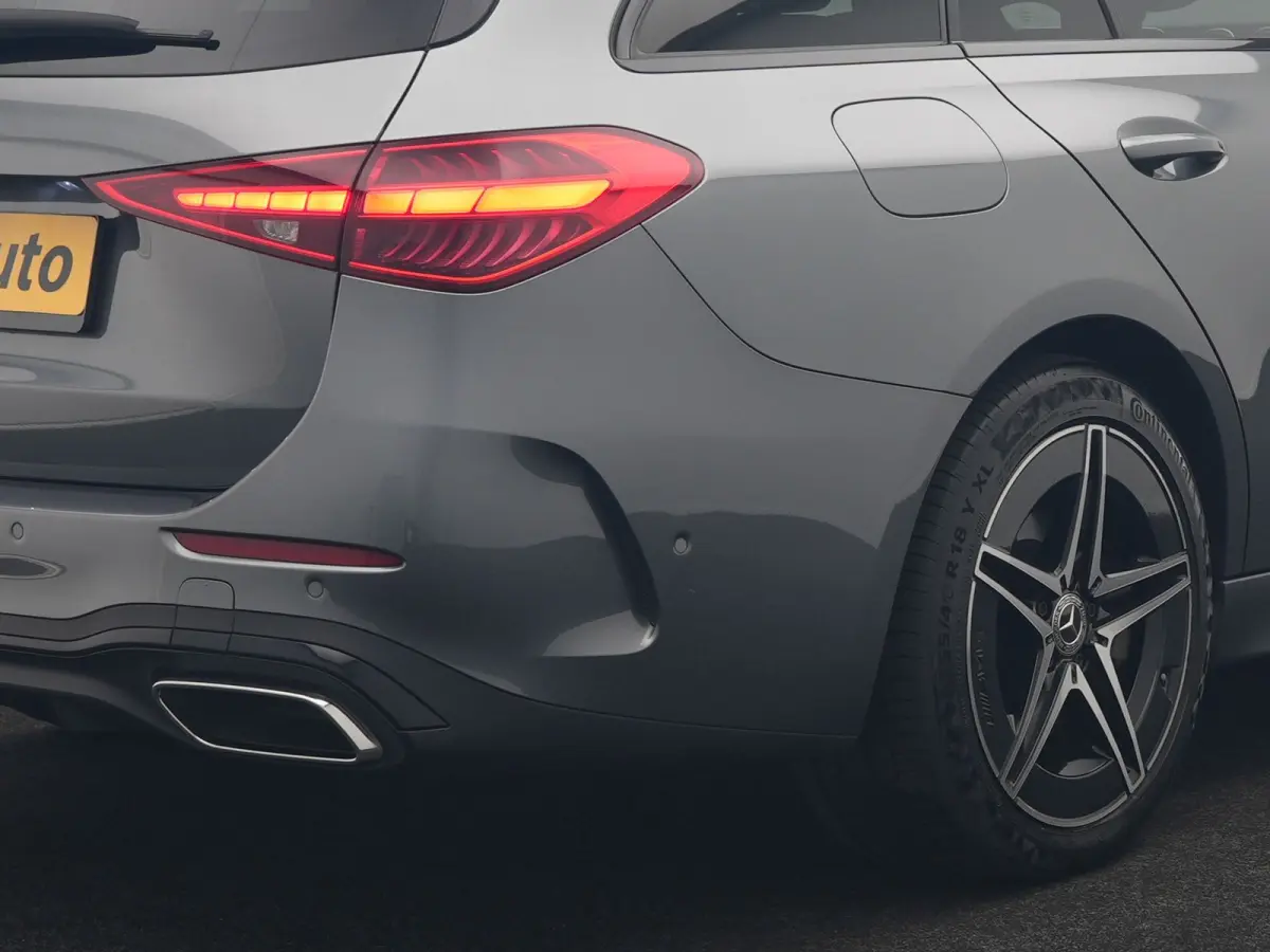 300 e AMG Line PHEV 313pk Dealer O.H | Trekhaak Af Fabriek | Panodak | Alcatara Sportstoelen Memory & Verwarmd | 360 Camera | Adaptive Cruise | Digital LED | BLIS | Sfeerverlichting | Apple 