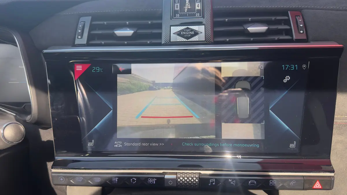 E-Tense 4x4 Performance Line+ | Trekhaak | Stoelverwarming Voor | Cruise Control | 360° Parkeercamera | Achterbank in delen neerklapbaar | Anti Blokkeer Systeem | Cruise control