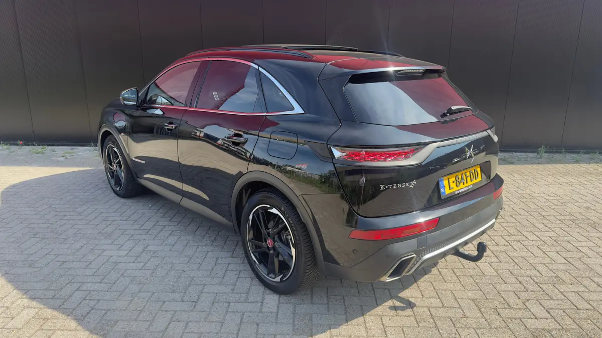 E-Tense 4x4 Performance Line+ | Trekhaak | Stoelverwarming Voor | Cruise Control | 360° Parkeercamera | Achterbank in delen neerklapbaar | Anti Blokkeer Systeem | Cruise control