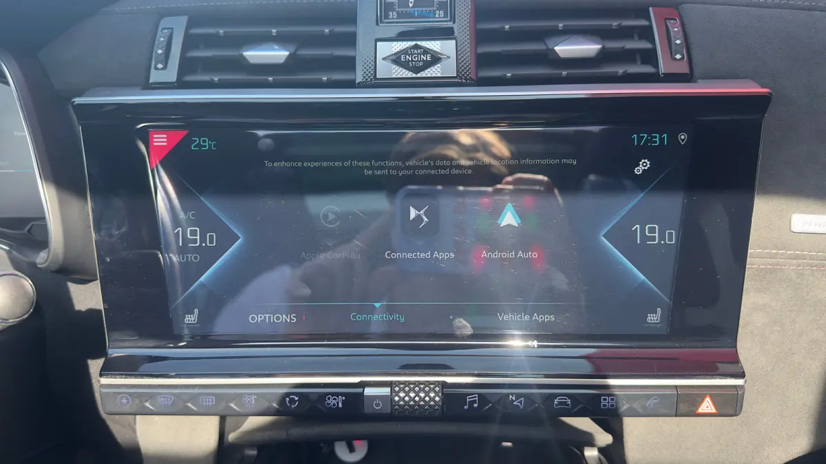 E-Tense 4x4 Performance Line+ | Trekhaak | Stoelverwarming Voor | Cruise Control | 360° Parkeercamera | Achterbank in delen neerklapbaar | Anti Blokkeer Systeem | Cruise control