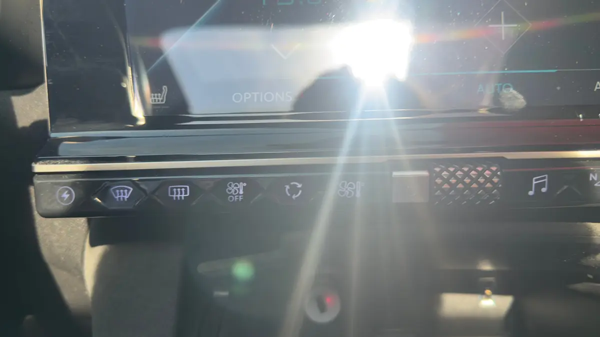 E-Tense 4x4 Performance Line+ | Trekhaak | Stoelverwarming Voor | Cruise Control | 360° Parkeercamera | Achterbank in delen neerklapbaar | Anti Blokkeer Systeem | Cruise control