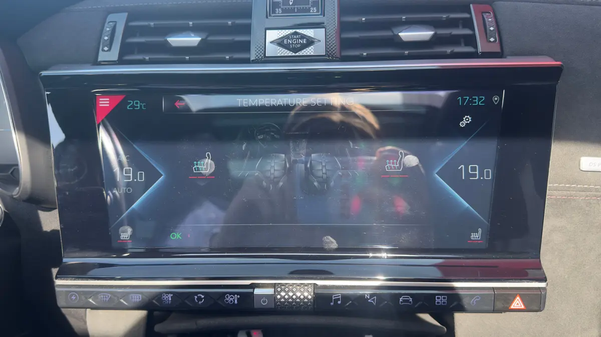 E-Tense 4x4 Performance Line+ | Trekhaak | Stoelverwarming Voor | Cruise Control | 360° Parkeercamera | Achterbank in delen neerklapbaar | Anti Blokkeer Systeem | Cruise control