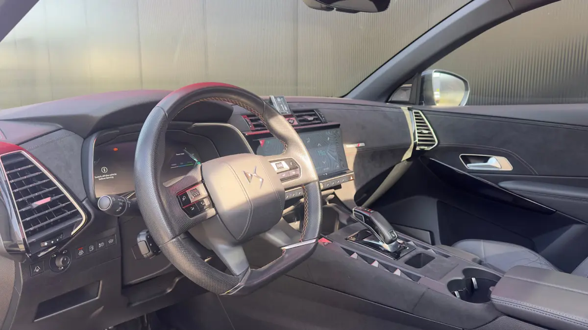 E-Tense 4x4 Performance Line+ | Trekhaak | Stoelverwarming Voor | Cruise Control | 360° Parkeercamera | Achterbank in delen neerklapbaar | Anti Blokkeer Systeem | Cruise control
