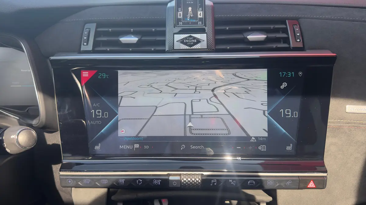E-Tense 4x4 Performance Line+ | Trekhaak | Stoelverwarming Voor | Cruise Control | 360° Parkeercamera | Achterbank in delen neerklapbaar | Anti Blokkeer Systeem | Cruise control