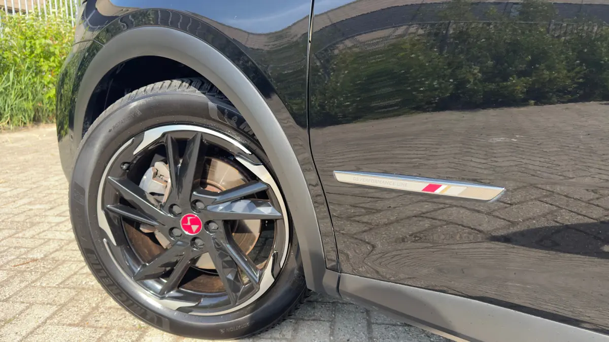E-Tense 4x4 Performance Line+ | Trekhaak | Stoelverwarming Voor | Cruise Control | 360° Parkeercamera | Achterbank in delen neerklapbaar | Anti Blokkeer Systeem | Cruise control