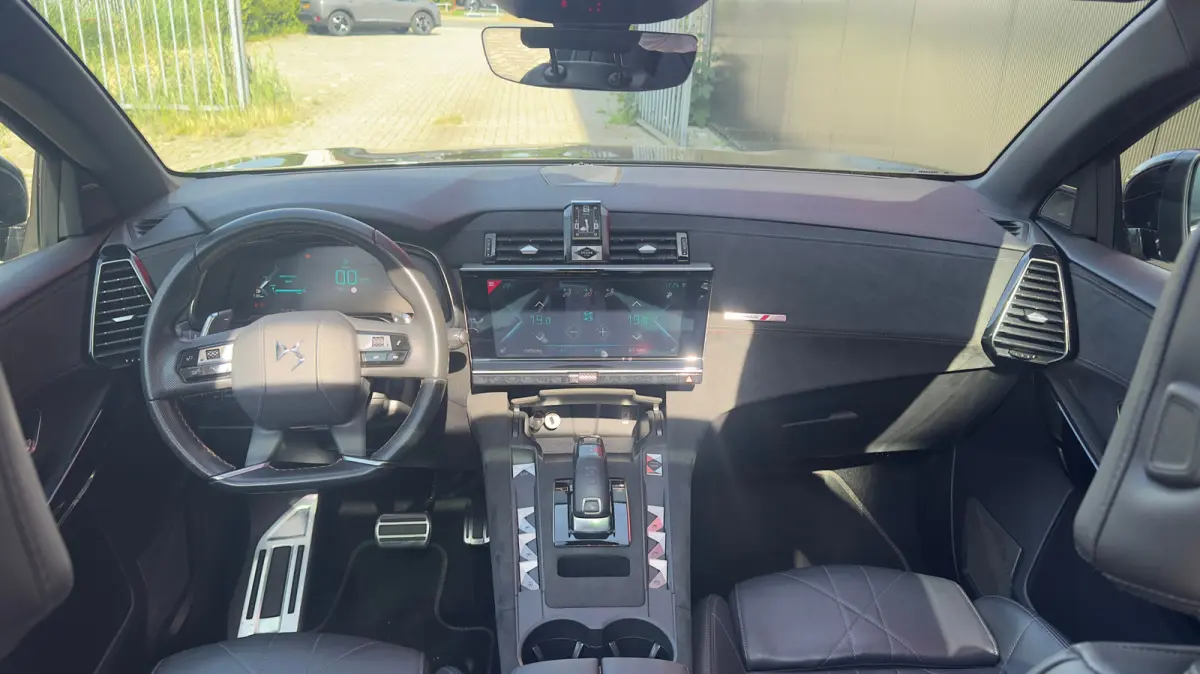 E-Tense 4x4 Performance Line+ | Trekhaak | Stoelverwarming Voor | Cruise Control | 360° Parkeercamera | Achterbank in delen neerklapbaar | Anti Blokkeer Systeem | Cruise control