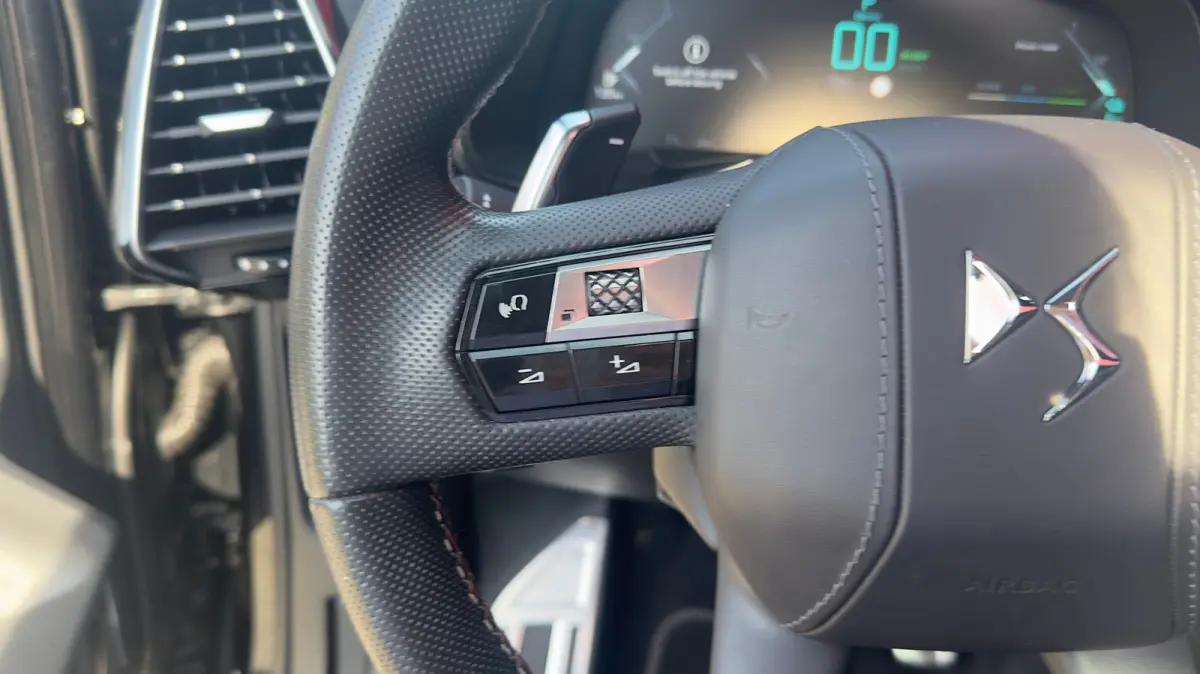 E-Tense 4x4 Performance Line+ | Trekhaak | Stoelverwarming Voor | Cruise Control | 360° Parkeercamera | Achterbank in delen neerklapbaar | Anti Blokkeer Systeem | Cruise control