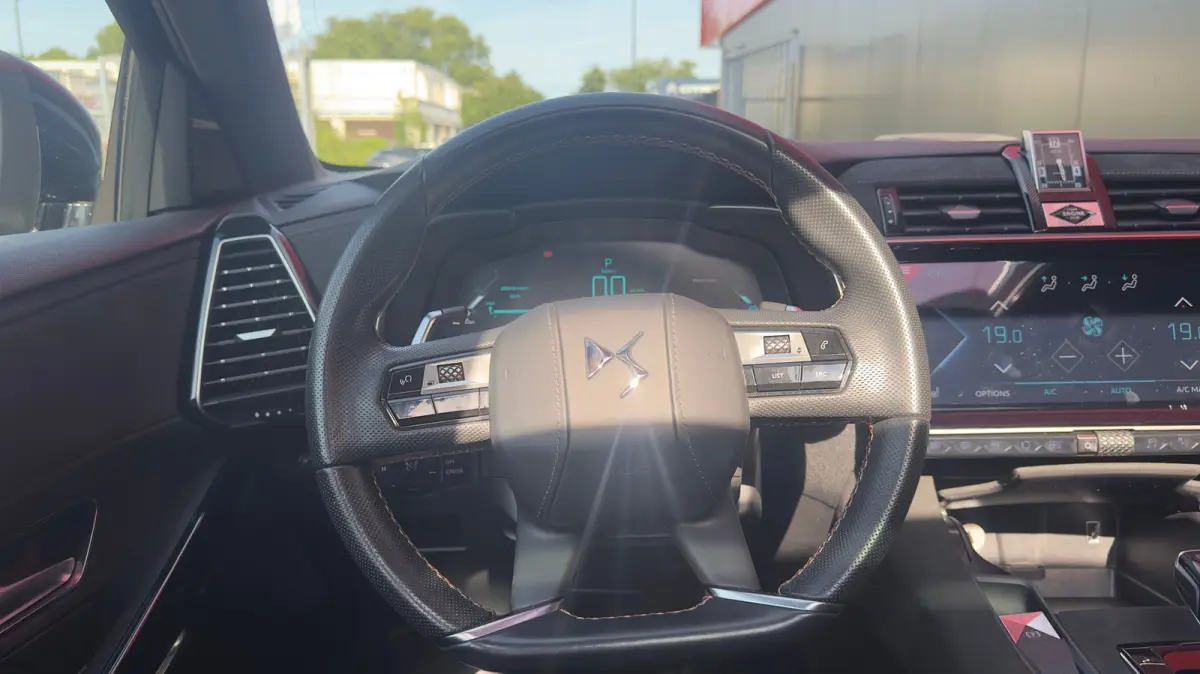 E-Tense 4x4 Performance Line+ | Trekhaak | Stoelverwarming Voor | Cruise Control | 360° Parkeercamera | Achterbank in delen neerklapbaar | Anti Blokkeer Systeem | Cruise control