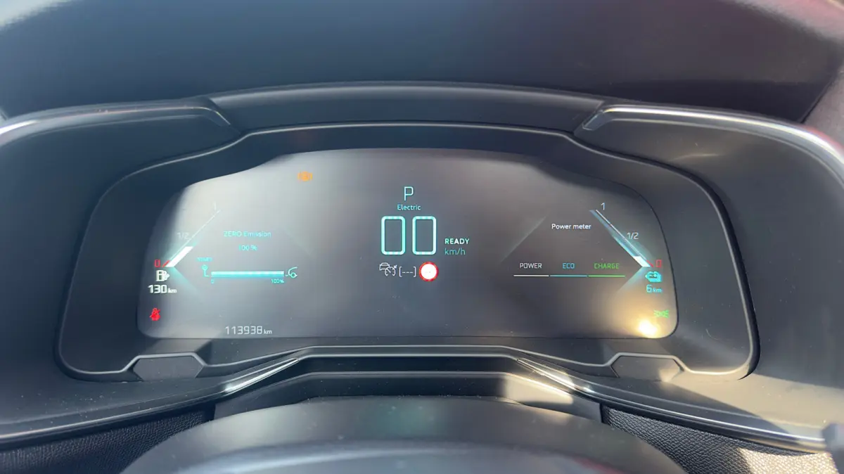 E-Tense 4x4 Performance Line+ | Trekhaak | Stoelverwarming Voor | Cruise Control | 360° Parkeercamera | Achterbank in delen neerklapbaar | Anti Blokkeer Systeem | Cruise control