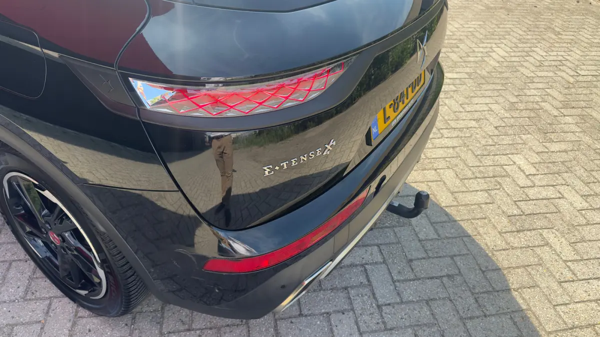 E-Tense 4x4 Performance Line+ | Trekhaak | Stoelverwarming Voor | Cruise Control | 360° Parkeercamera | Achterbank in delen neerklapbaar | Anti Blokkeer Systeem | Cruise control