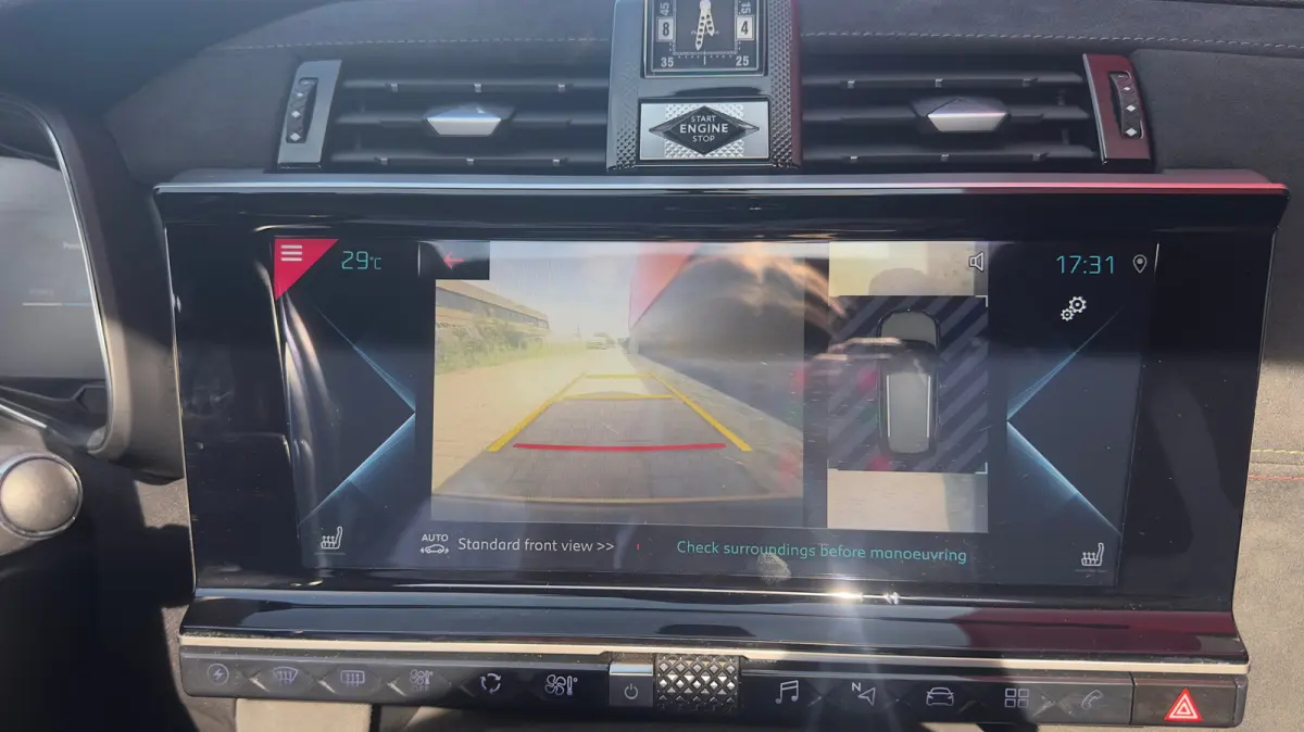 E-Tense 4x4 Performance Line+ | Trekhaak | Stoelverwarming Voor | Cruise Control | 360° Parkeercamera | Achterbank in delen neerklapbaar | Anti Blokkeer Systeem | Cruise control
