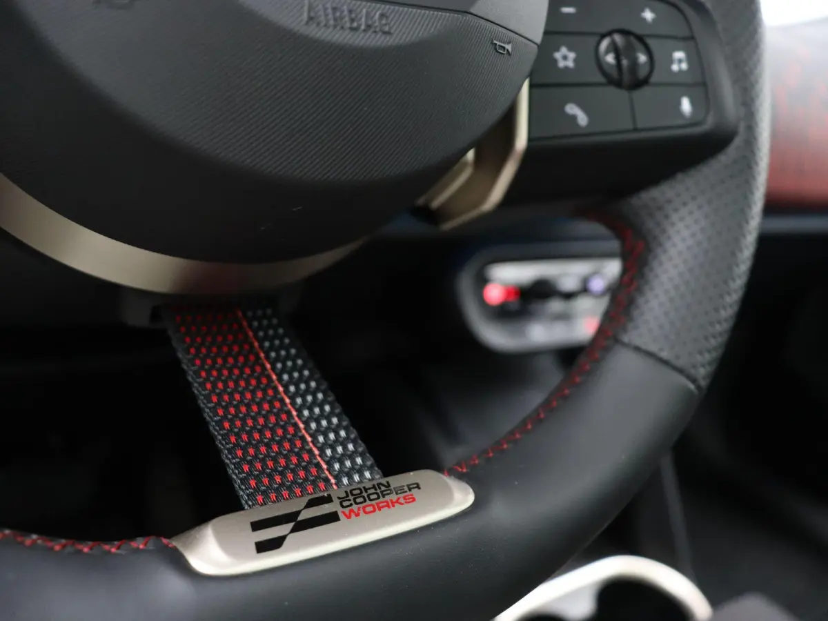 SE ALL4 JCW Pakket + Pakket XL + Glazen panoramadak + Parking Assistant Plus + Harman Kardon + Driving Assistant Professional + Elektrisch verstelbare stoelen + 20''