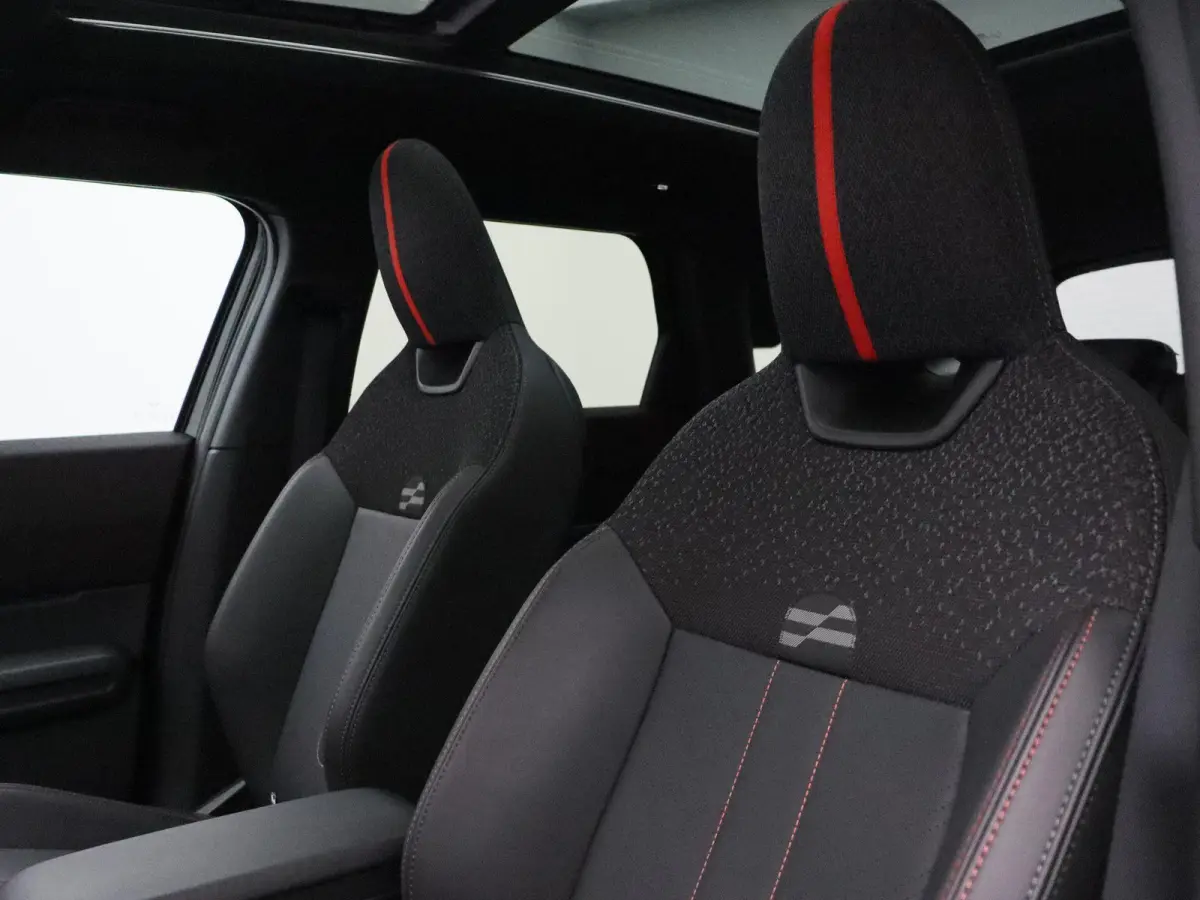 SE ALL4 JCW Pakket + Pakket XL + Glazen panoramadak + Parking Assistant Plus + Harman Kardon + Driving Assistant Professional + Elektrisch verstelbare stoelen + 20''