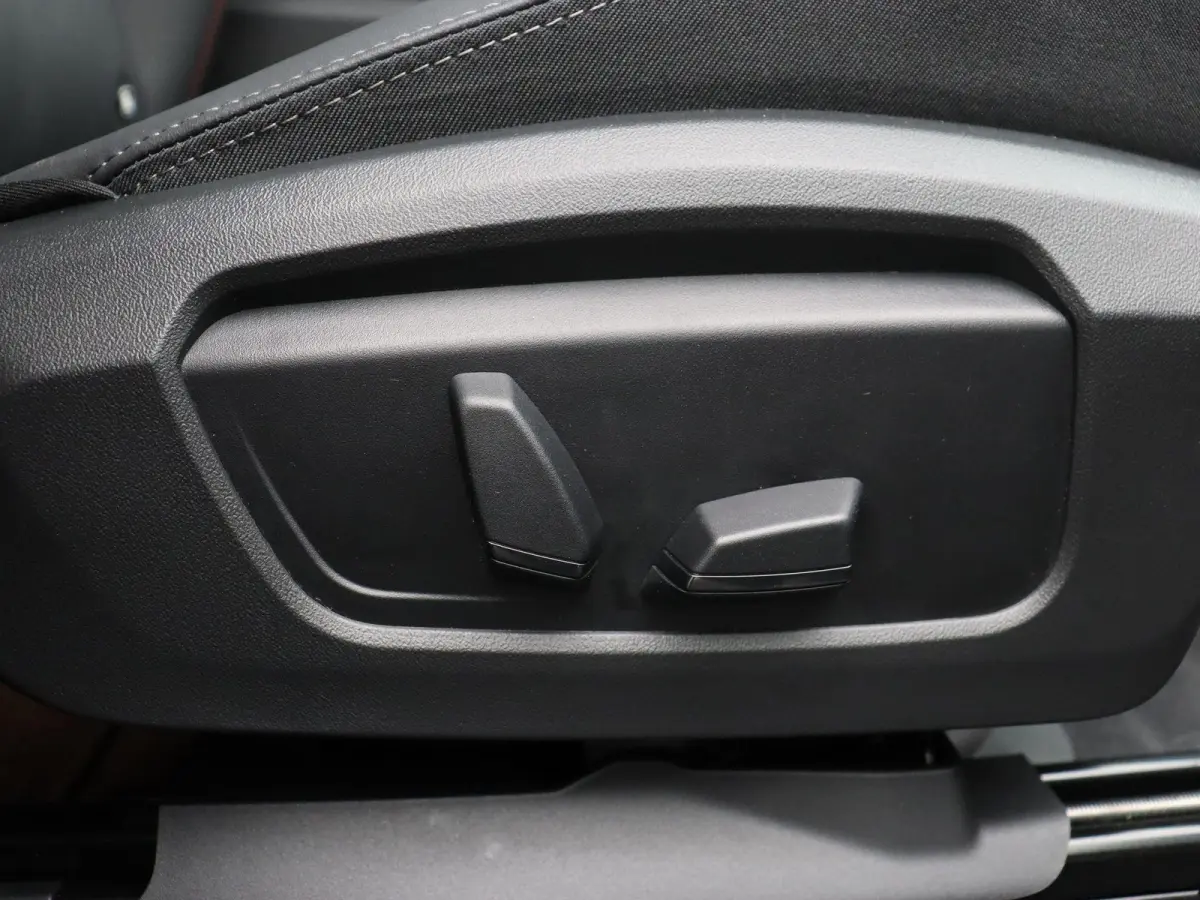 SE ALL4 JCW Pakket + Pakket XL + Glazen panoramadak + Parking Assistant Plus + Harman Kardon + Driving Assistant Professional + Elektrisch verstelbare stoelen + 20''
