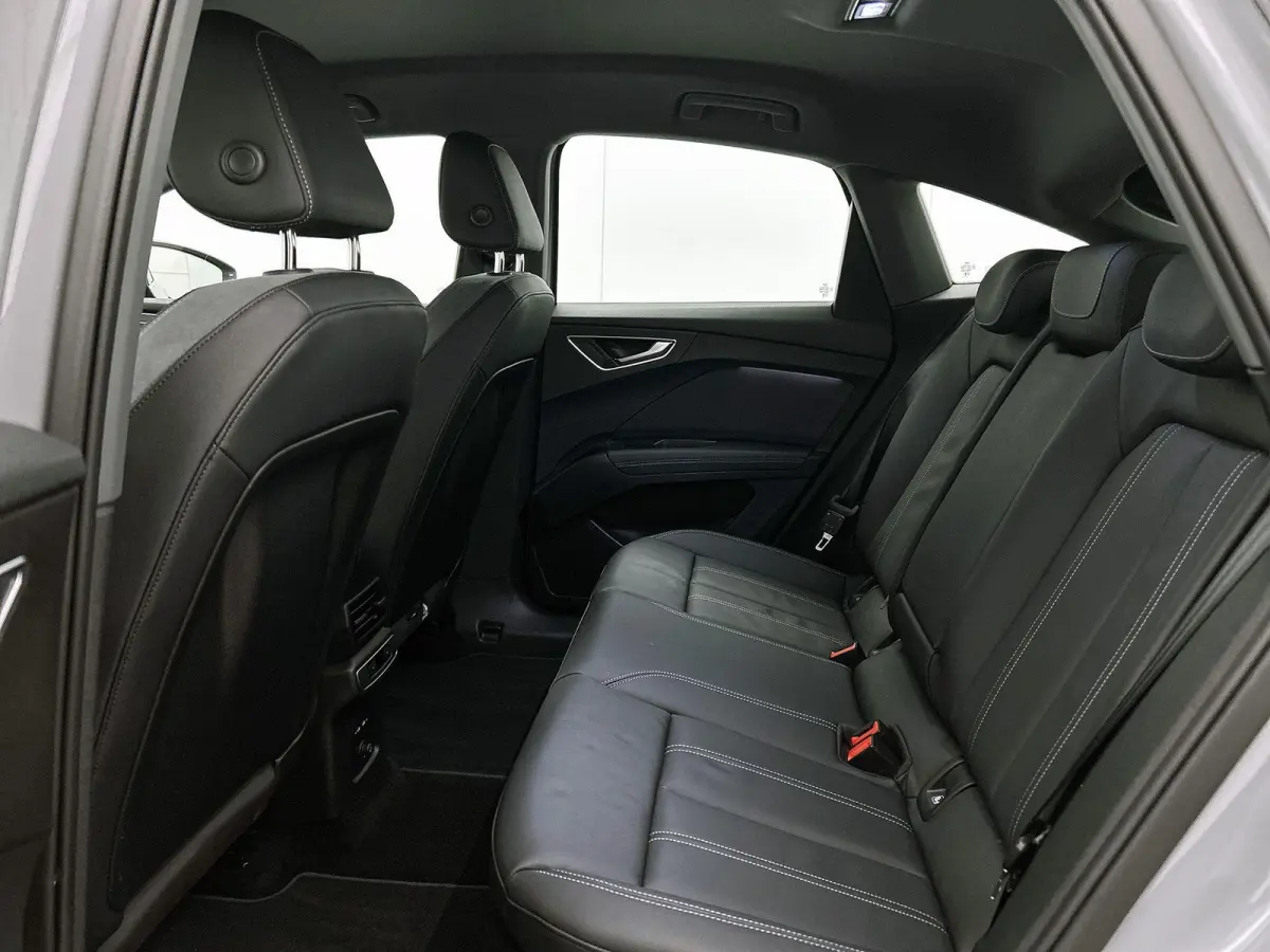 45 quattro Edition 82 kWh | Automaat | Navigatie | Leder | 360 Camera | Stoelverwarming | Elektrische stoelen | LED | Lichtmetalen velgen |