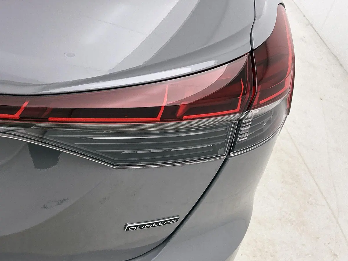 45 quattro Edition 82 kWh | Automaat | Navigatie | Leder | 360 Camera | Stoelverwarming | Elektrische stoelen | LED | Lichtmetalen velgen |