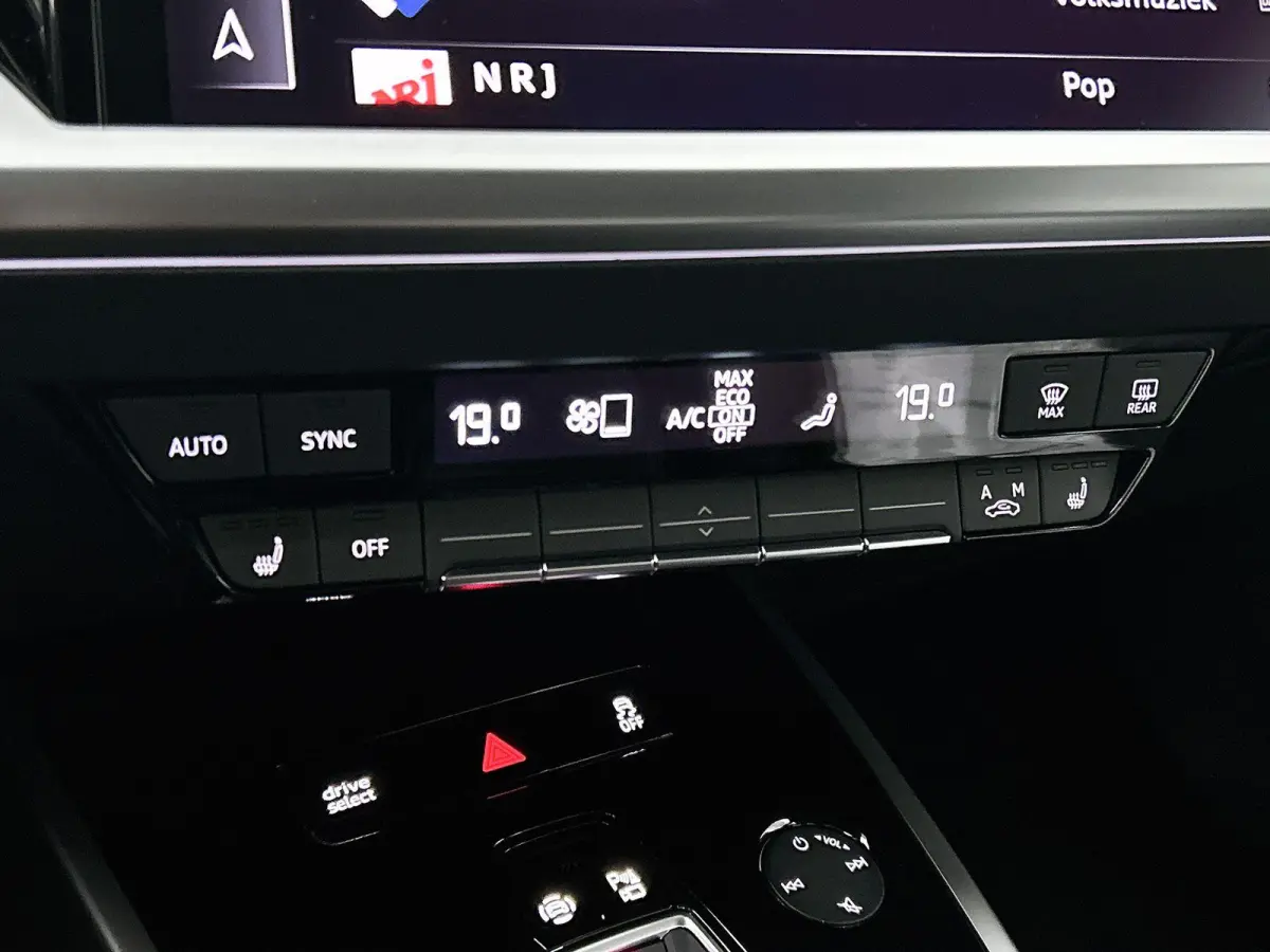 45 quattro Edition 82 kWh | Automaat | Navigatie | Leder | 360 Camera | Stoelverwarming | Elektrische stoelen | LED | Lichtmetalen velgen |
