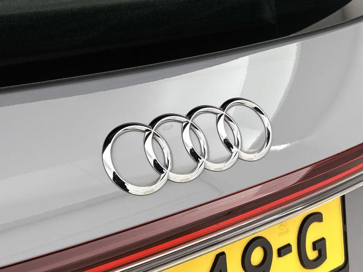 45 quattro Edition 82 kWh | Automaat | Navigatie | Leder | 360 Camera | Stoelverwarming | Elektrische stoelen | LED | Lichtmetalen velgen |