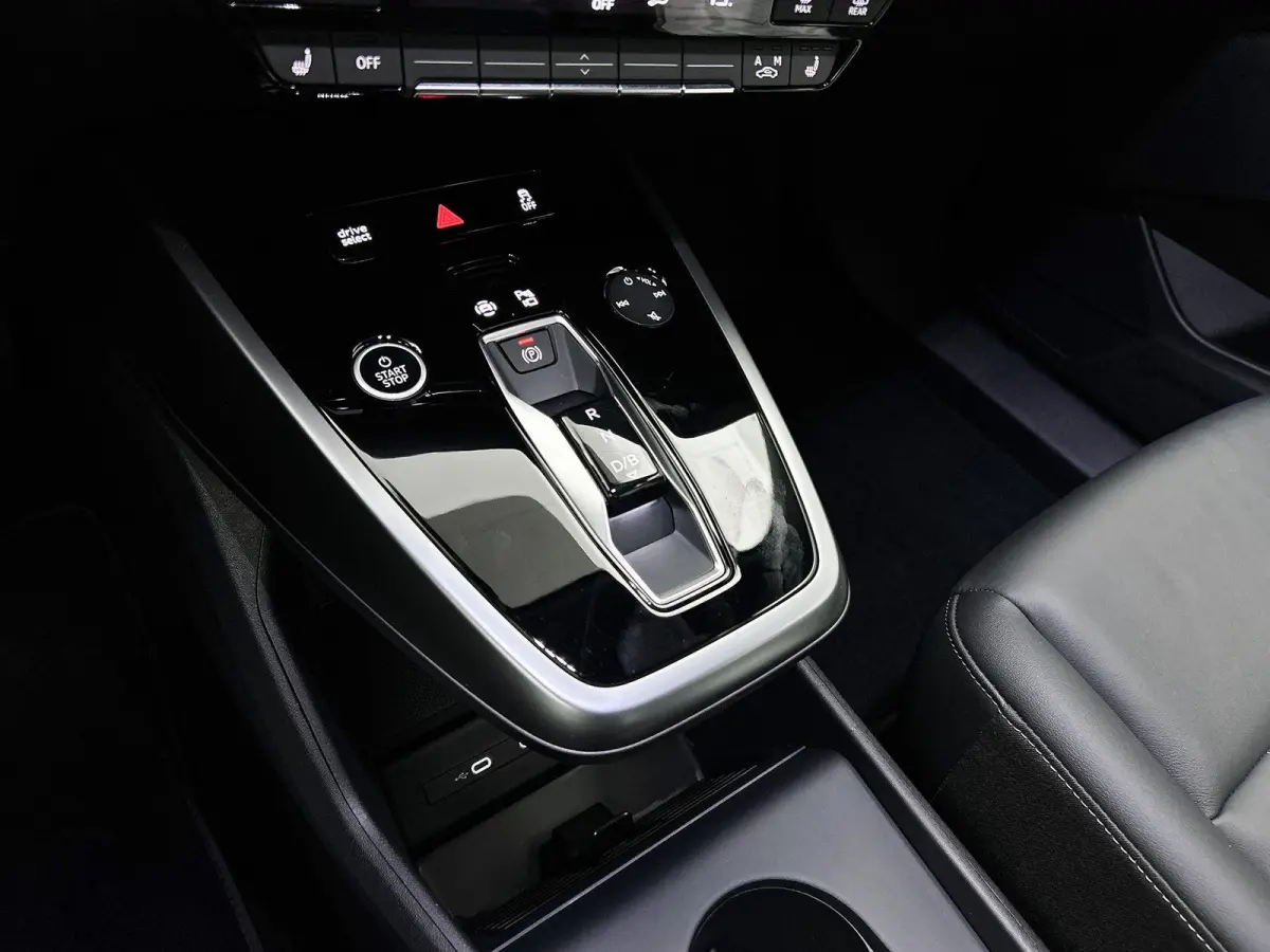 45 quattro Edition 82 kWh | Automaat | Navigatie | Leder | 360 Camera | Stoelverwarming | Elektrische stoelen | LED | Lichtmetalen velgen |