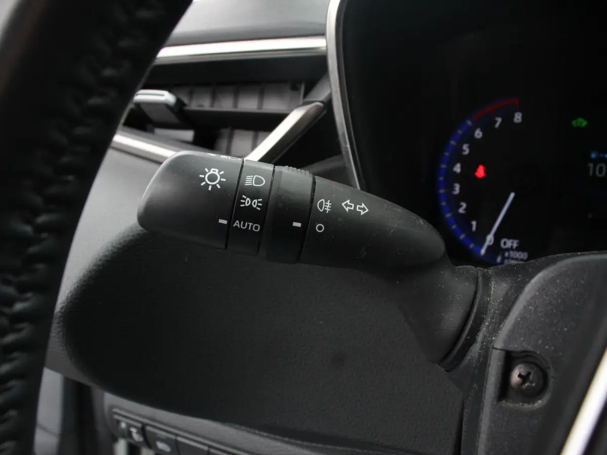 2.0 Hybrid Business Smart Climate control Cruise control Camera Keyless Navigatie Apple Carplay/ Android Auto Stoel + stuur verwarming