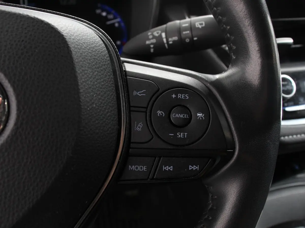 2.0 Hybrid Business Smart Climate control Cruise control Camera Keyless Navigatie Apple Carplay/ Android Auto Stoel + stuur verwarming