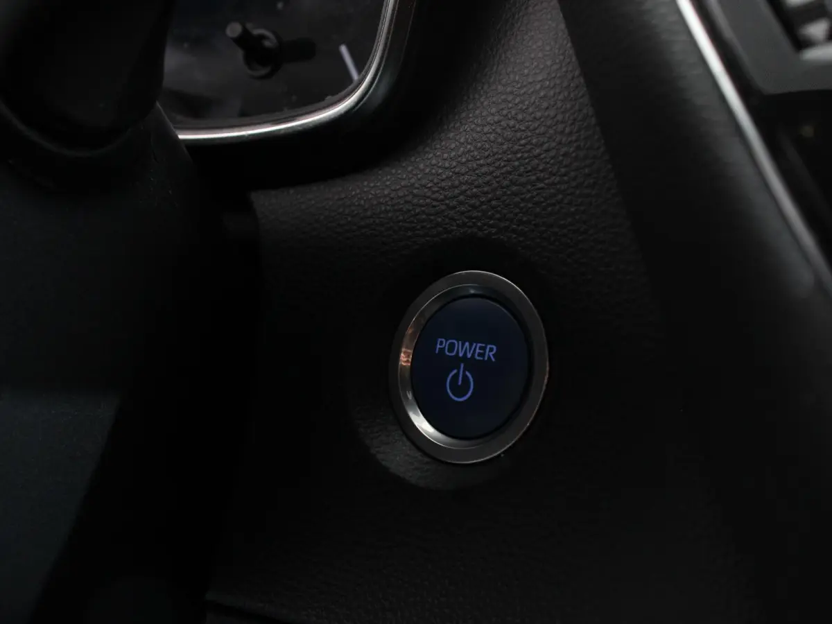 2.0 Hybrid Business Smart Climate control Cruise control Camera Keyless Navigatie Apple Carplay/ Android Auto Stoel + stuur verwarming