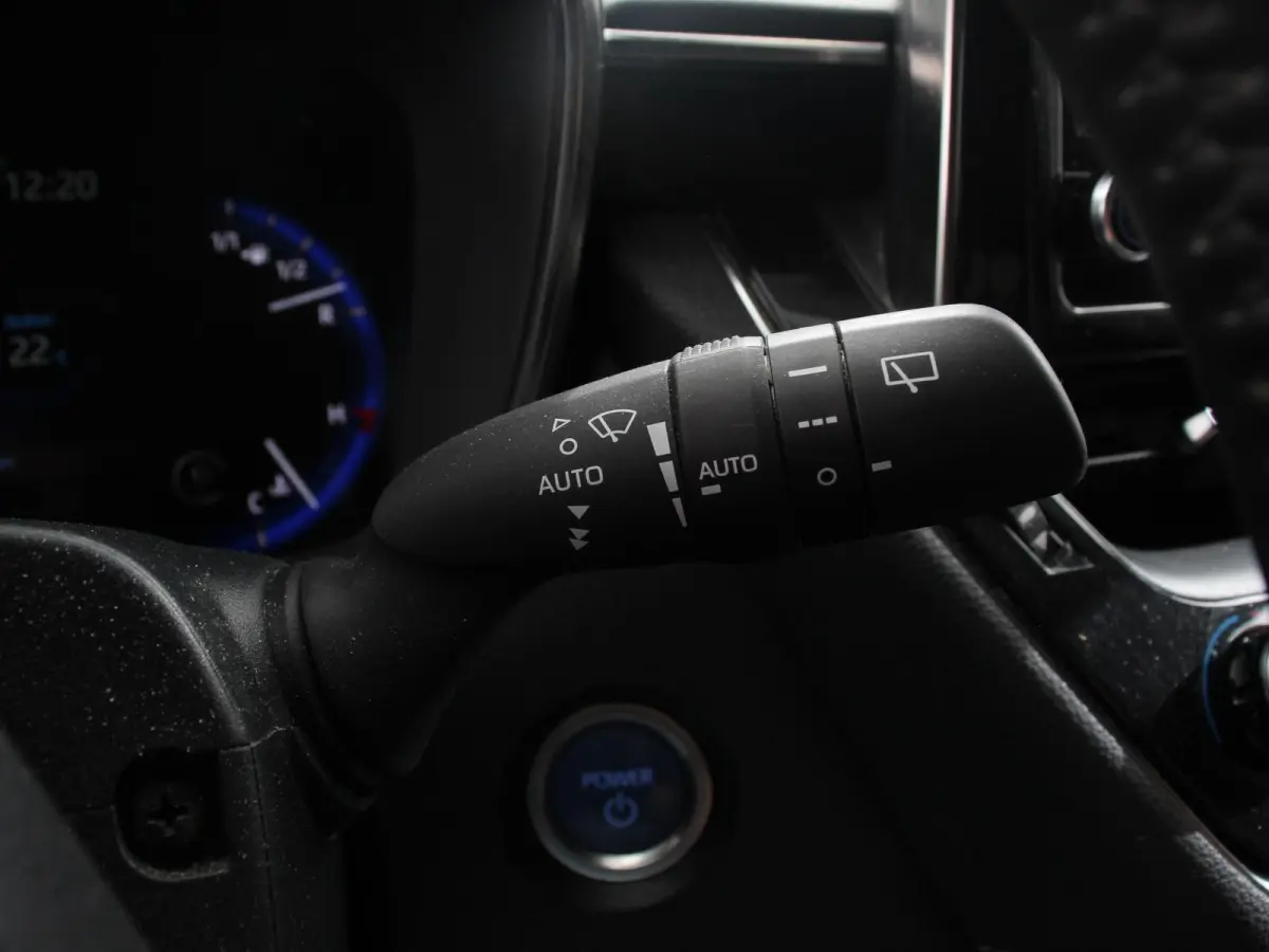 2.0 Hybrid Business Smart Climate control Cruise control Camera Keyless Navigatie Apple Carplay/ Android Auto Stoel + stuur verwarming