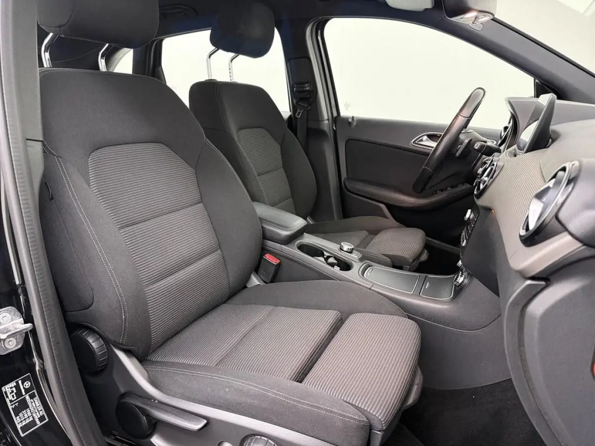 180 Bns+ Automaat Nav/Camera/Stoelverw./Led /Comfort.Stoelen/Donkere.Hemel/Keyless