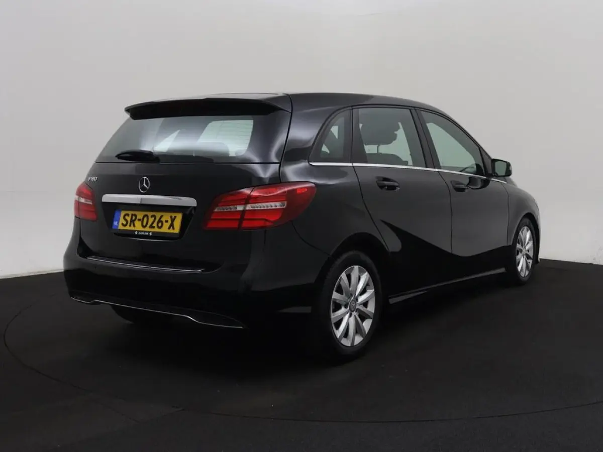 180 Bns+ Automaat Nav/Camera/Stoelverw./Led /Comfort.Stoelen/Donkere.Hemel/Keyless