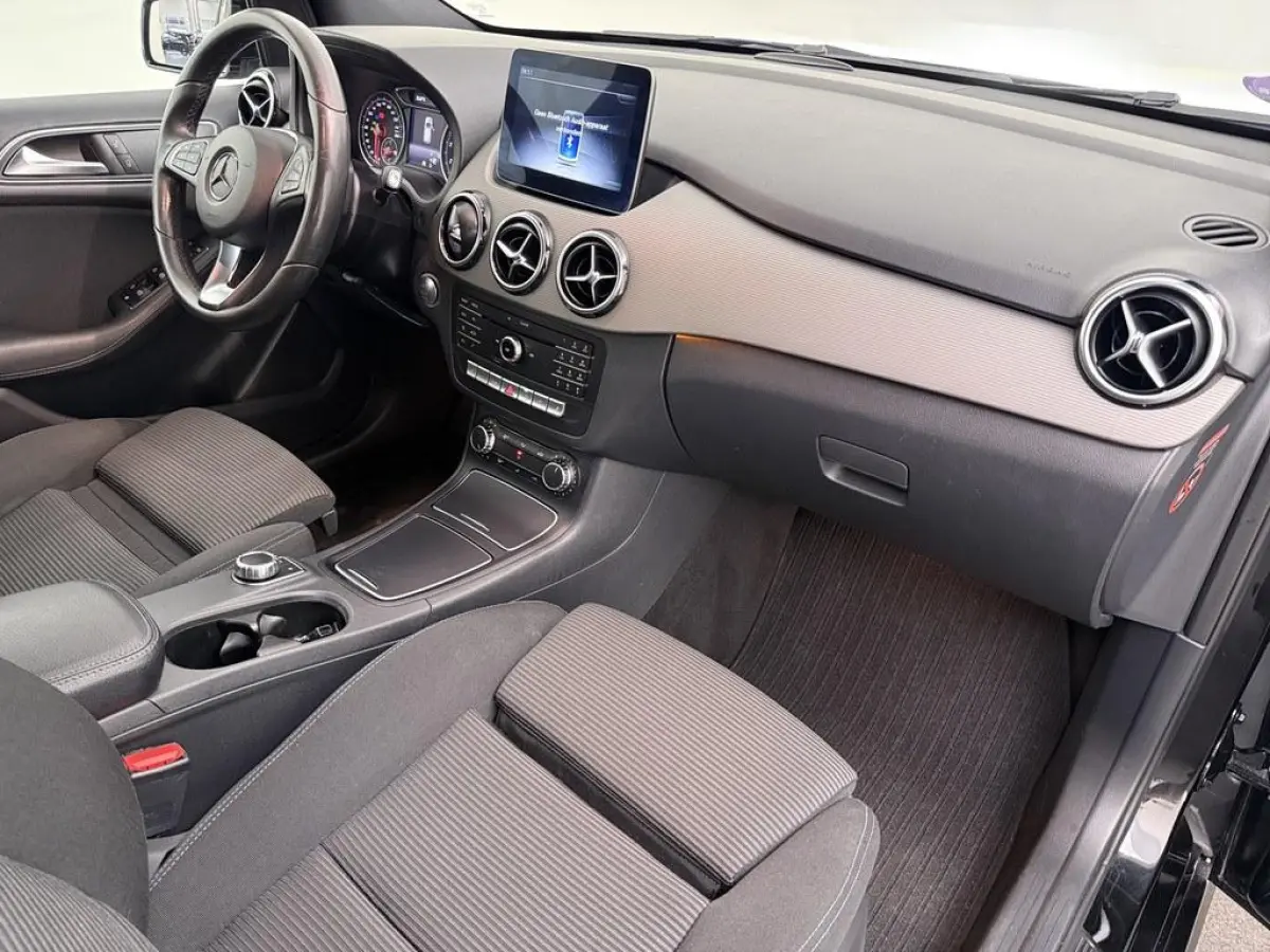 180 Bns+ Automaat Nav/Camera/Stoelverw./Led /Comfort.Stoelen/Donkere.Hemel/Keyless