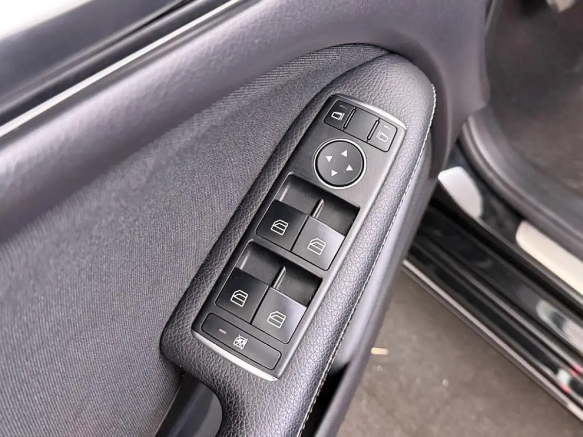 180 Bns+ Automaat Nav/Camera/Stoelverw./Led /Comfort.Stoelen/Donkere.Hemel/Keyless