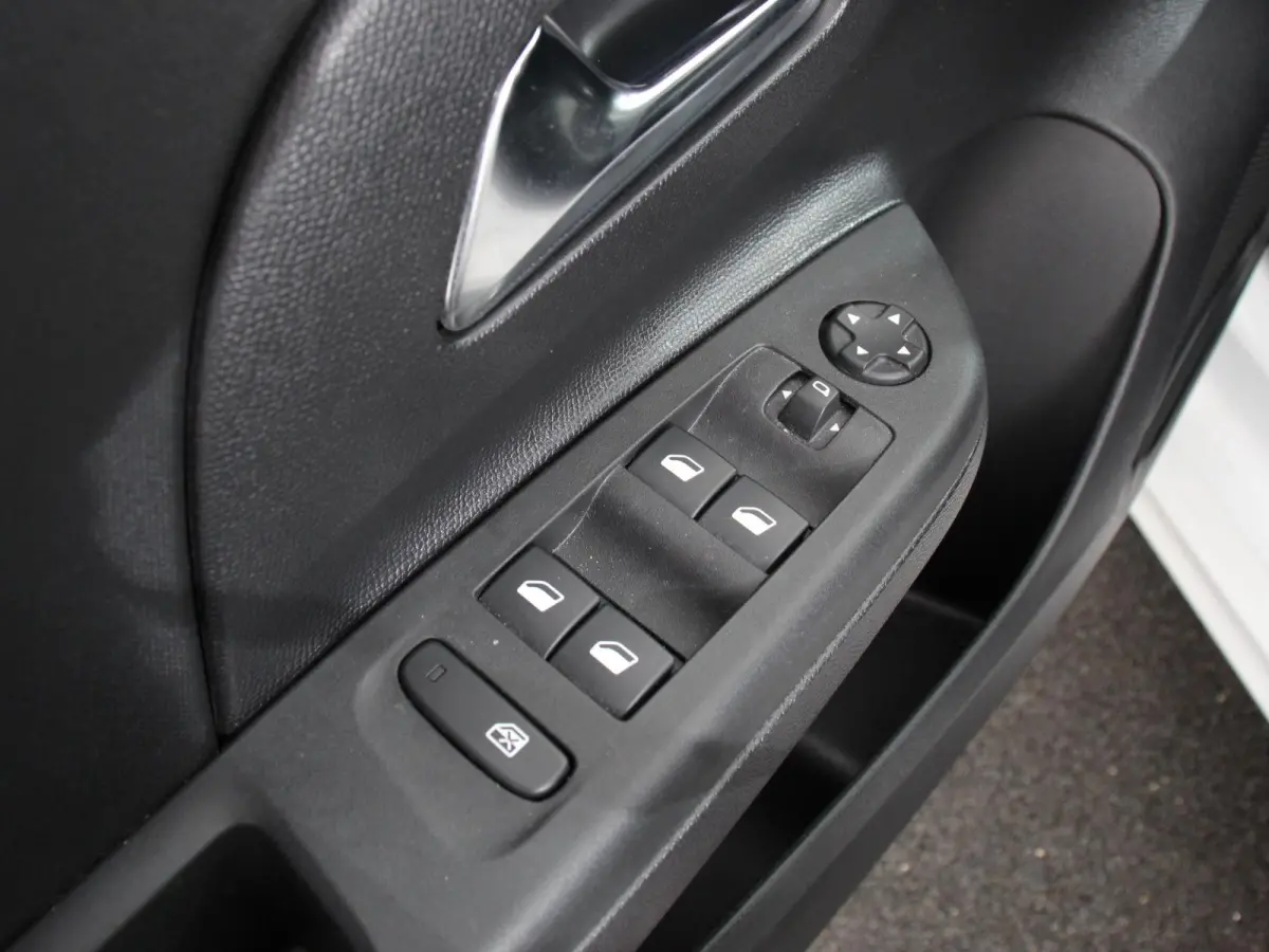 1.2 Turbo Elegance Airco Cruise control Verwarmde voorstoelen Stuurverwarming Lane assist Parkeersensoren achter