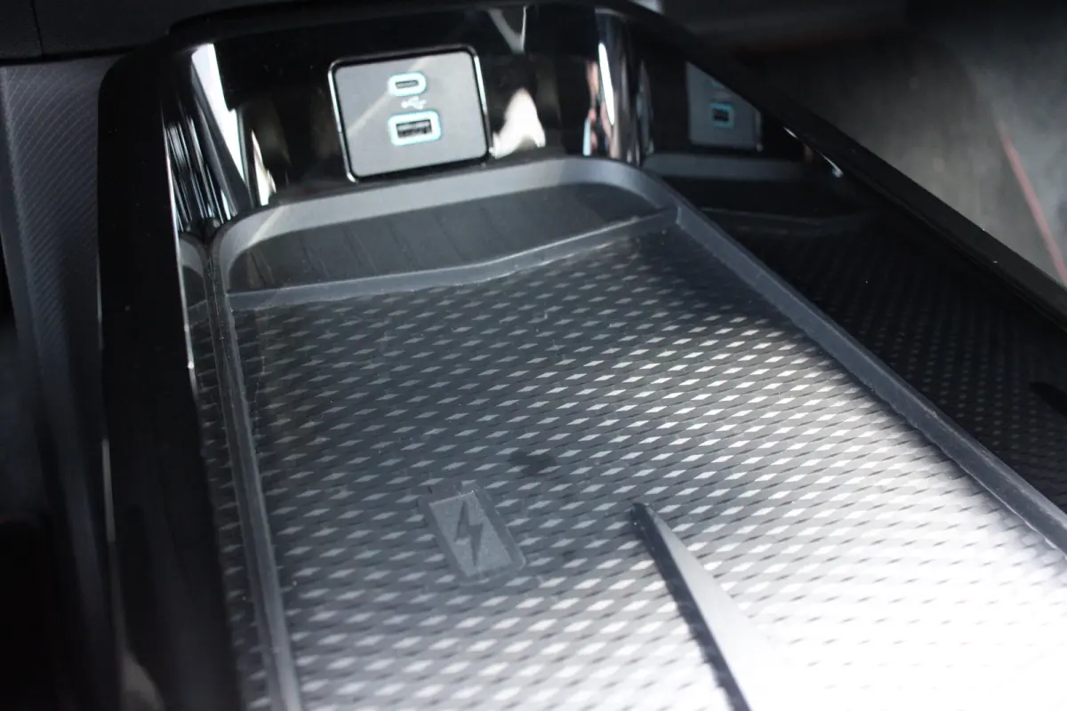 Extended Premium AWD 91 kWh | DIRECT RIJDEN! | 4 JR GARANTIE! | 360° CAMERA | ADAPTIVE CRUISE | WINTERPACK | DODE HOEK | LED | LEDER | PARK SENS V+A | DEALER OH! | B&O