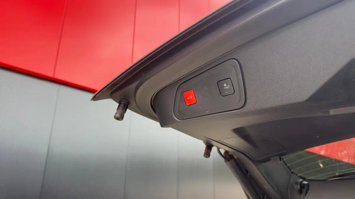 GT | Plug-In Hybride | GT-uitvoering | 360° Parkeercamera | FOCAL Audiosysteem | Stoelverwarming Voor | Stoelmassage Voor | Adaptieve Cruise Control | Climate Control | | Achteruitrijcamera