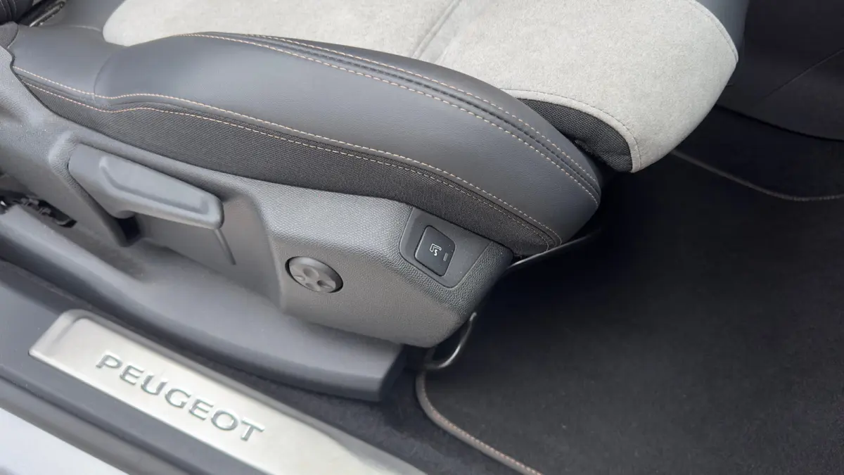 GT | Plug-In Hybride | GT-uitvoering | 360° Parkeercamera | FOCAL Audiosysteem | Stoelverwarming Voor | Stoelmassage Voor | Adaptieve Cruise Control | Climate Control | | Achteruitrijcamera