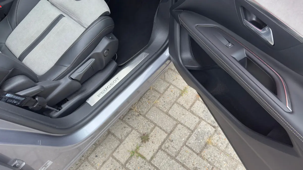 GT | Plug-In Hybride | GT-uitvoering | 360° Parkeercamera | FOCAL Audiosysteem | Stoelverwarming Voor | Stoelmassage Voor | Adaptieve Cruise Control | Climate Control | | Achteruitrijcamera