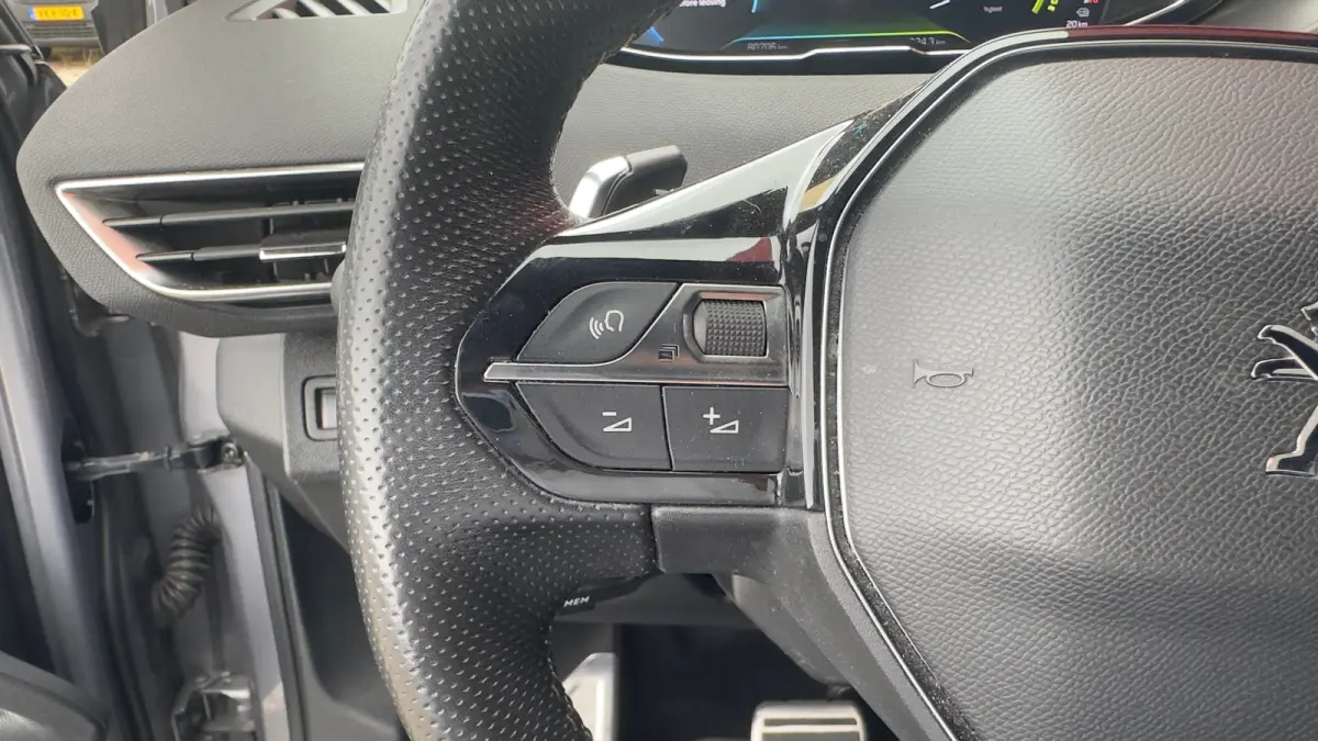 GT | Plug-In Hybride | GT-uitvoering | 360° Parkeercamera | FOCAL Audiosysteem | Stoelverwarming Voor | Stoelmassage Voor | Adaptieve Cruise Control | Climate Control | | Achteruitrijcamera