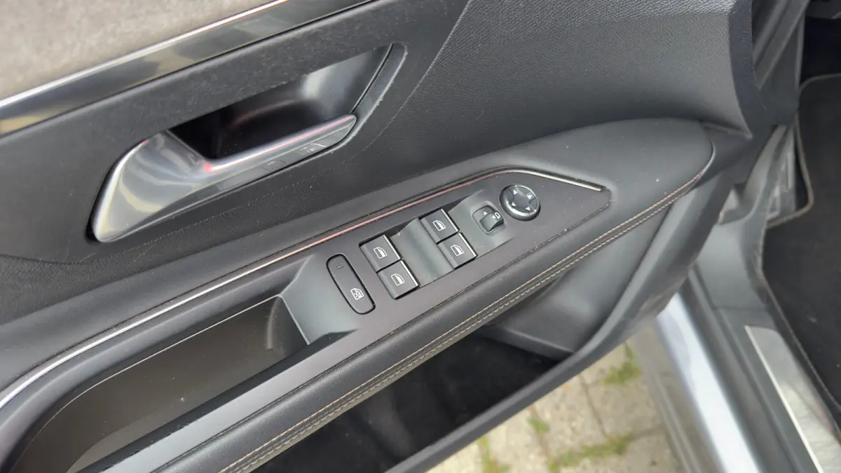 GT | Plug-In Hybride | GT-uitvoering | 360° Parkeercamera | FOCAL Audiosysteem | Stoelverwarming Voor | Stoelmassage Voor | Adaptieve Cruise Control | Climate Control | | Achteruitrijcamera