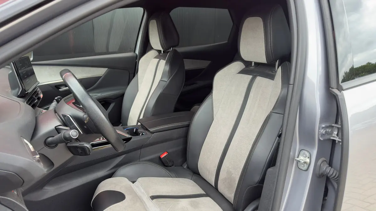 GT | Plug-In Hybride | GT-uitvoering | 360° Parkeercamera | FOCAL Audiosysteem | Stoelverwarming Voor | Stoelmassage Voor | Adaptieve Cruise Control | Climate Control | | Achteruitrijcamera