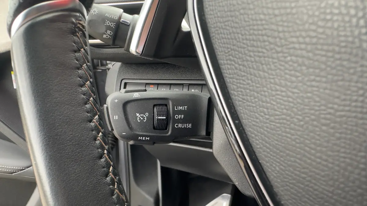 GT | Plug-In Hybride | GT-uitvoering | 360° Parkeercamera | FOCAL Audiosysteem | Stoelverwarming Voor | Stoelmassage Voor | Adaptieve Cruise Control | Climate Control | | Achteruitrijcamera