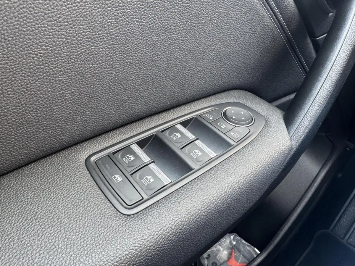 1.6 HEV AT First Edition|NL-Auto|Navi|LED
