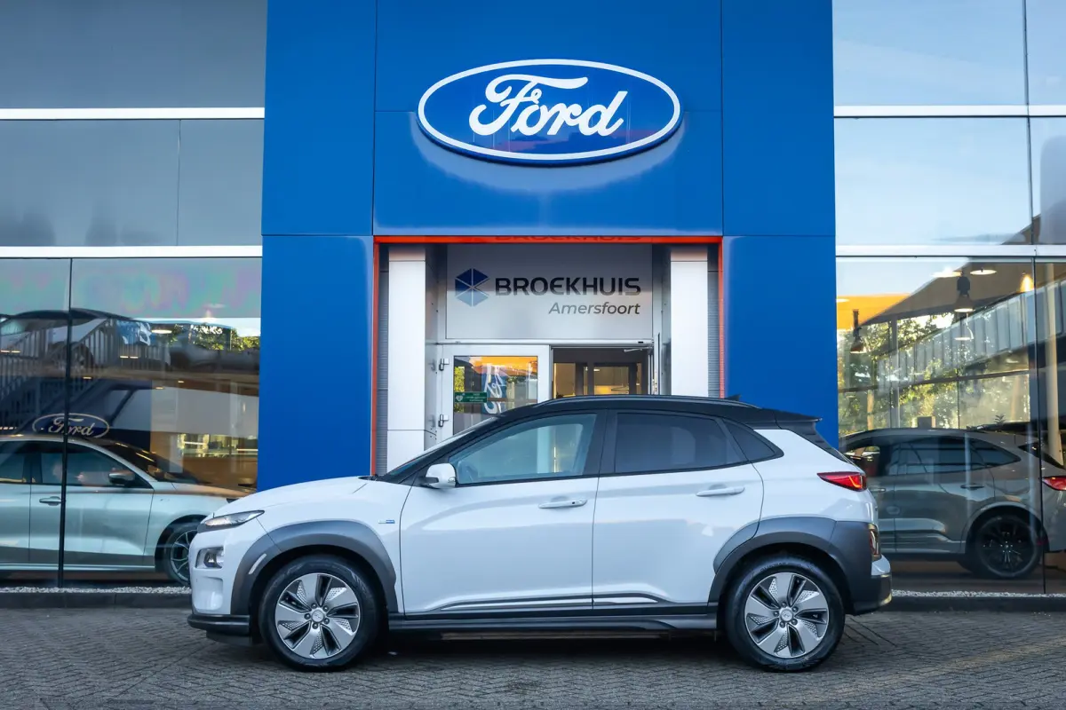 EV Comfort 64 kWh | Head-Up | Apple Carplay/Android Auto | Leder | Adaptive Cruise Control | Achteruitrijcamera standaard | Apple Carplay/Android Auto|telefoonintegratie premium | DAB ontvan
