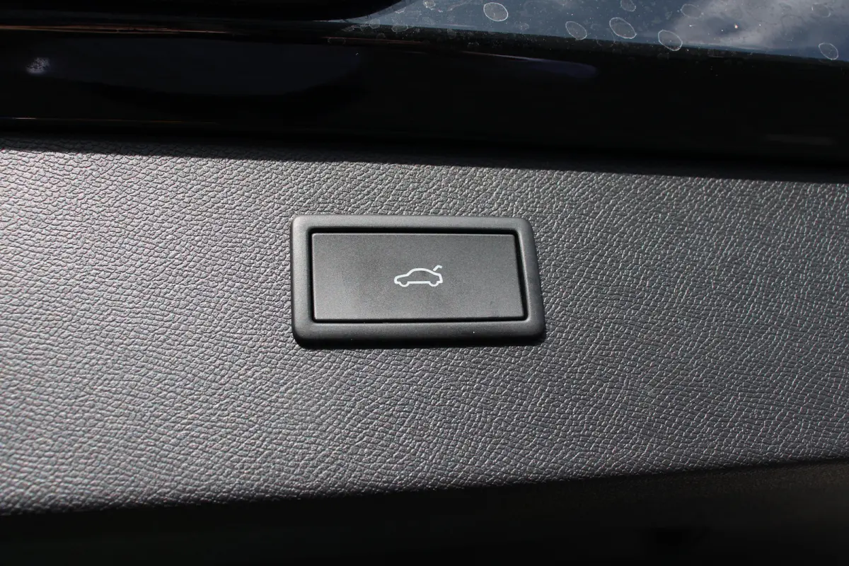 VZ Performance | NL-AUTO! | 1E EIGENAAR! | 360° CAMERA | STOEL + STUURVERWARMING | ELEKTR. STOEL INCL. MEMORY | ADAPTIVE CRUISE | LANE ASSIST | LED | DEALER OH!