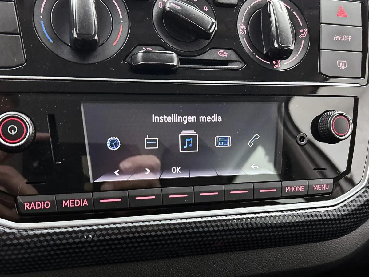 Up! Move 1.0 | 65 PK | Bluetooth | Maps + More | DAB+ | Airco |