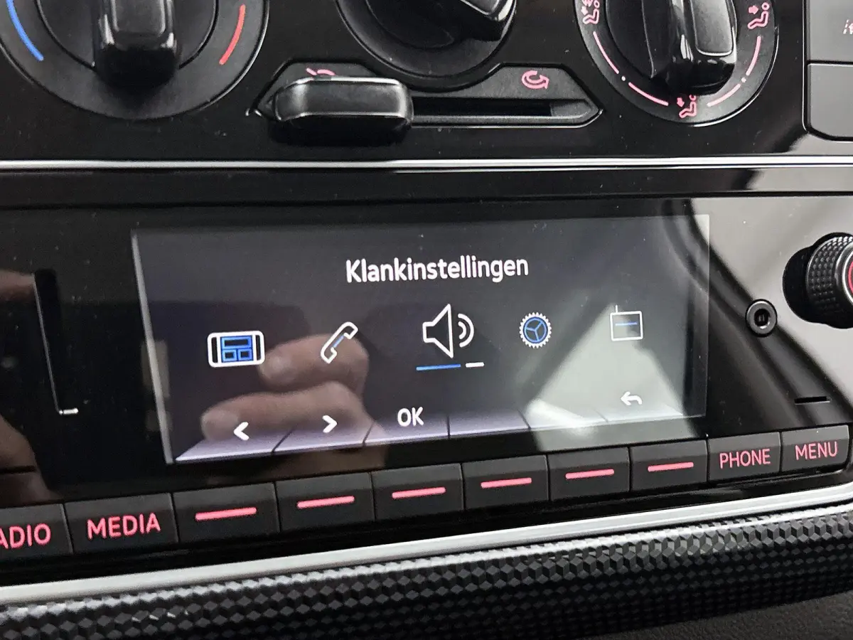 Up! Move 1.0 | 65 PK | Bluetooth | Maps + More | DAB+ | Airco |