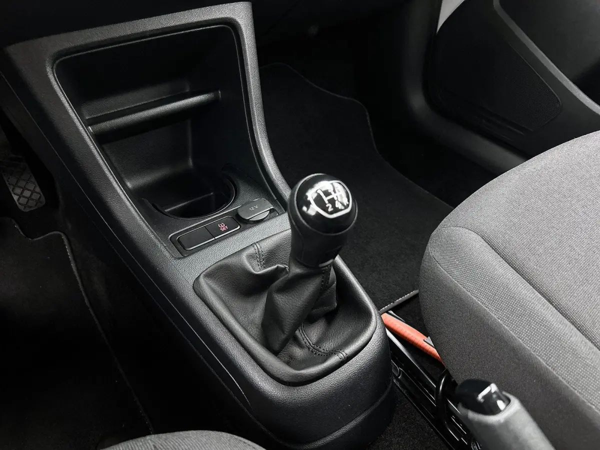 Up! Move 1.0 | 65 PK | Bluetooth | Maps + More | DAB+ | Airco |