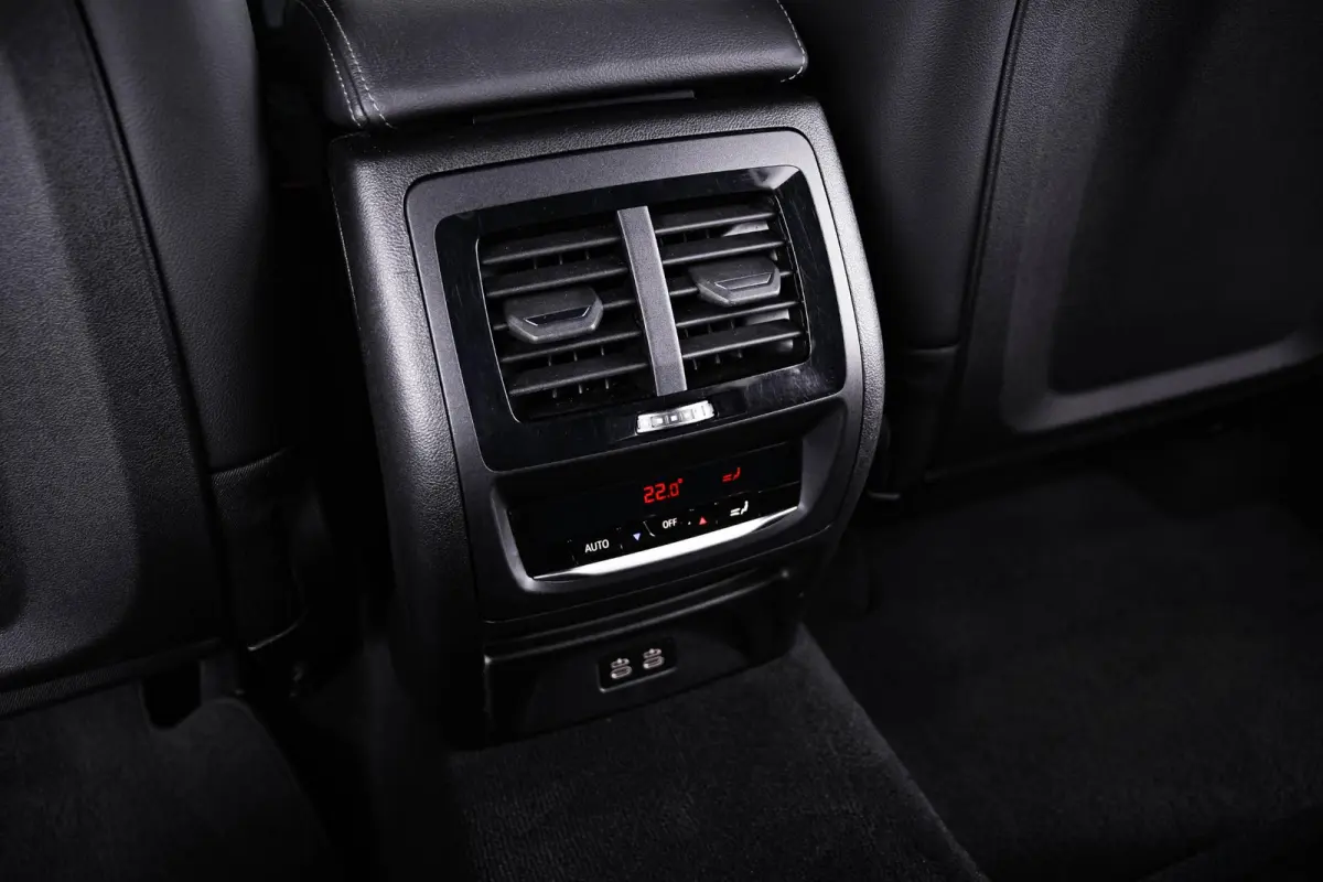 xDrive30e M Sport - Trekhaak - Ambiance verlichting - Parking Assistant - Hifi - Live Cockpit Professional - Sportstoelen -