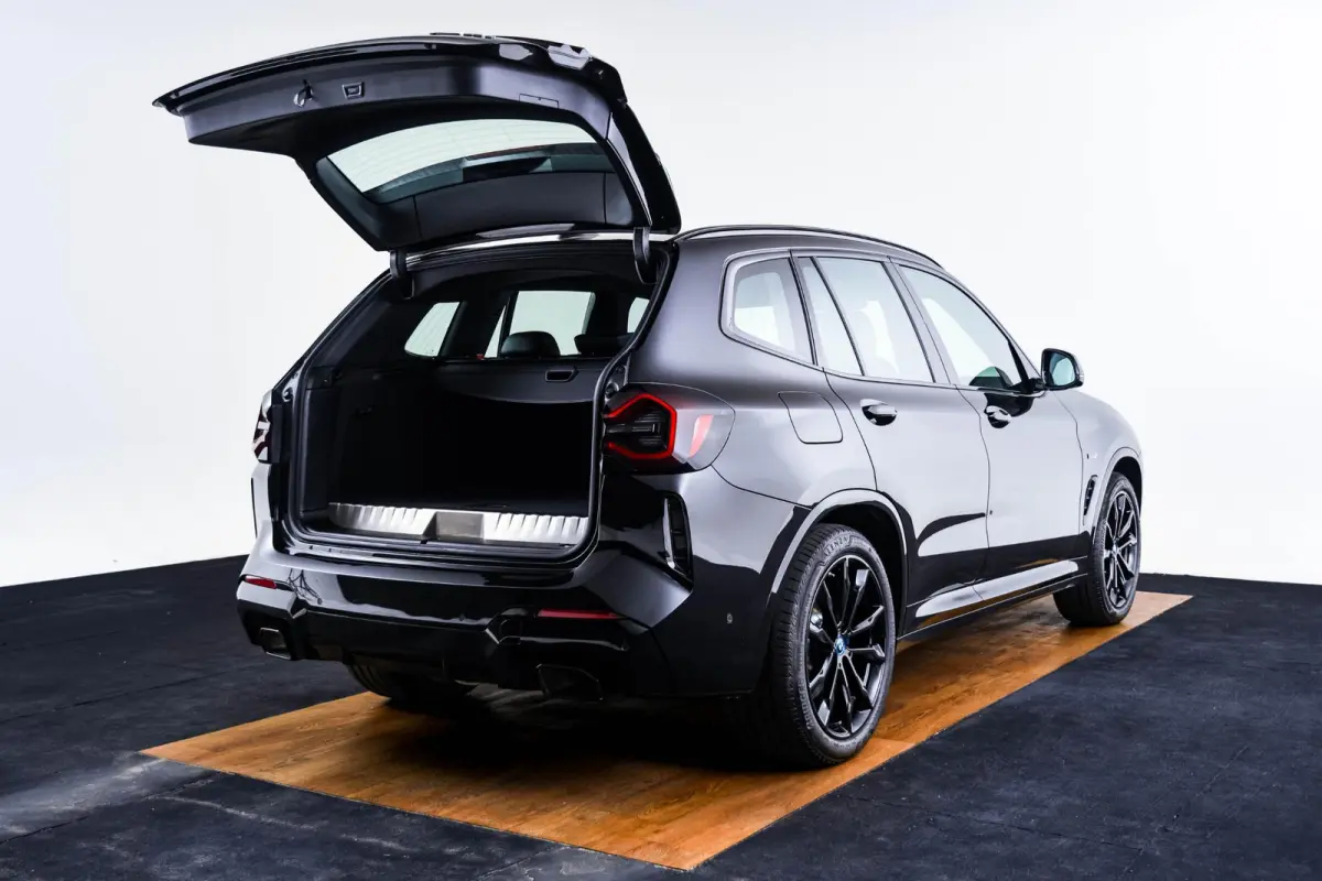 xDrive30e M Sport - Trekhaak - Ambiance verlichting - Parking Assistant - Hifi - Live Cockpit Professional - Sportstoelen -