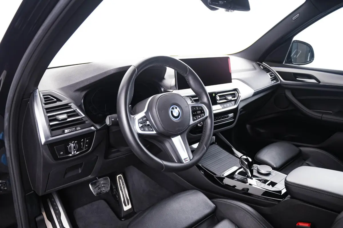 xDrive30e M Sport - Trekhaak - Ambiance verlichting - Parking Assistant - Hifi - Live Cockpit Professional - Sportstoelen -